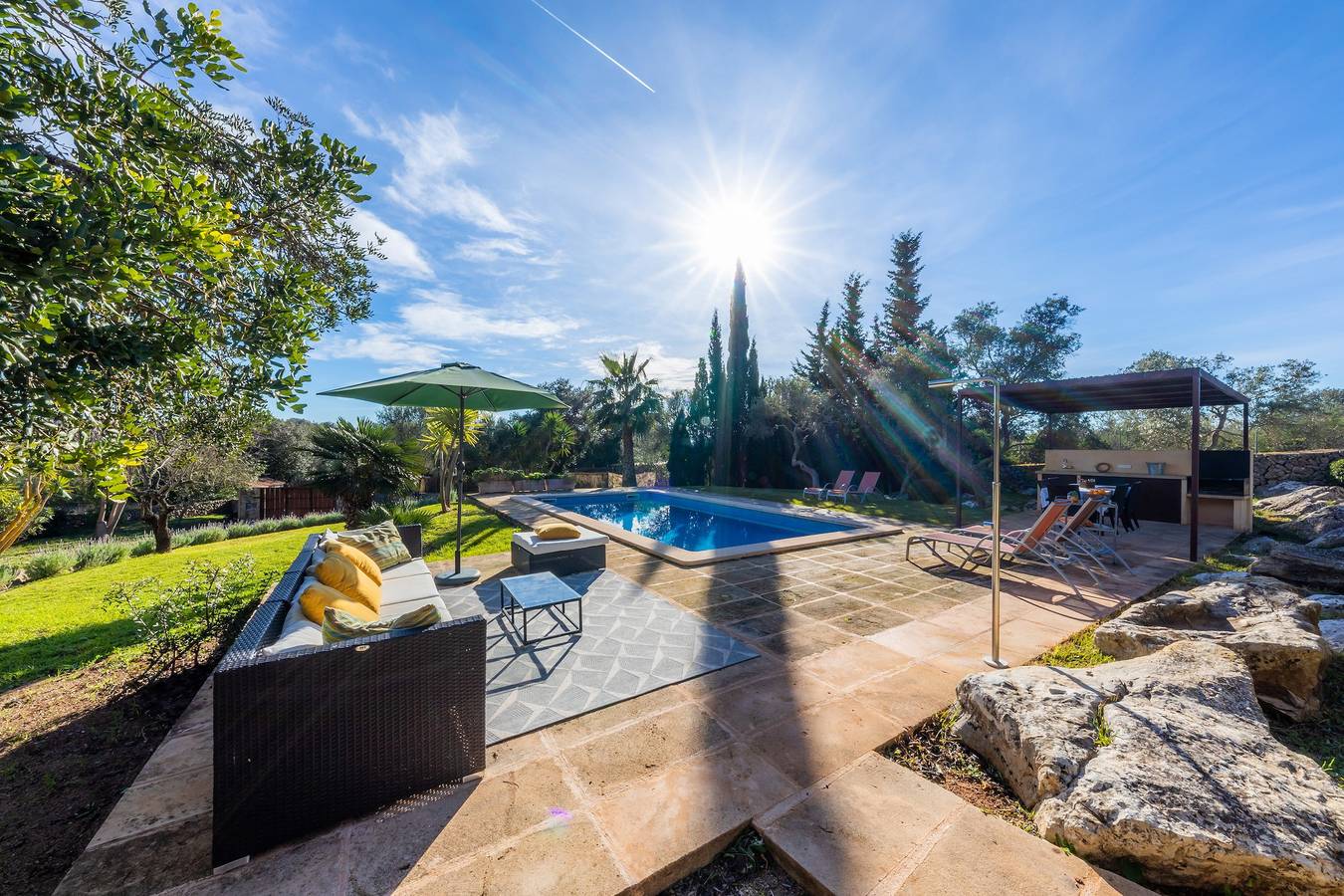 Romántica casa de campo de piedra natural con piscina, jardín, terraza en la azotea y Wi-Fi in Artà, Mallorca Este