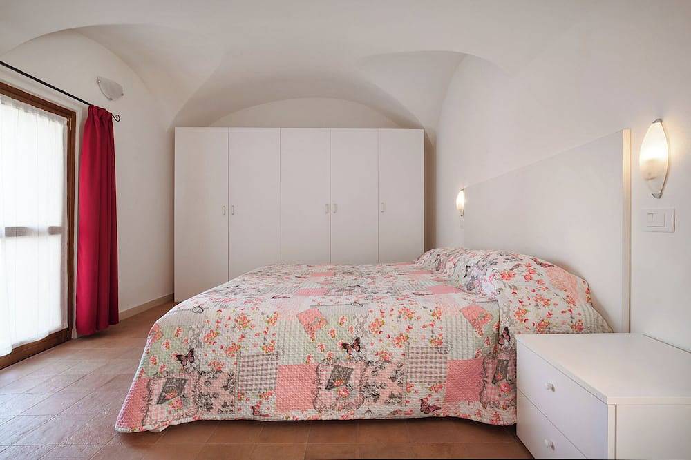 Ganze Wohnung, Casa Bacio-Apartment im historischen Zentrum von Cassone in Cassone di Malcesine, Malcesine