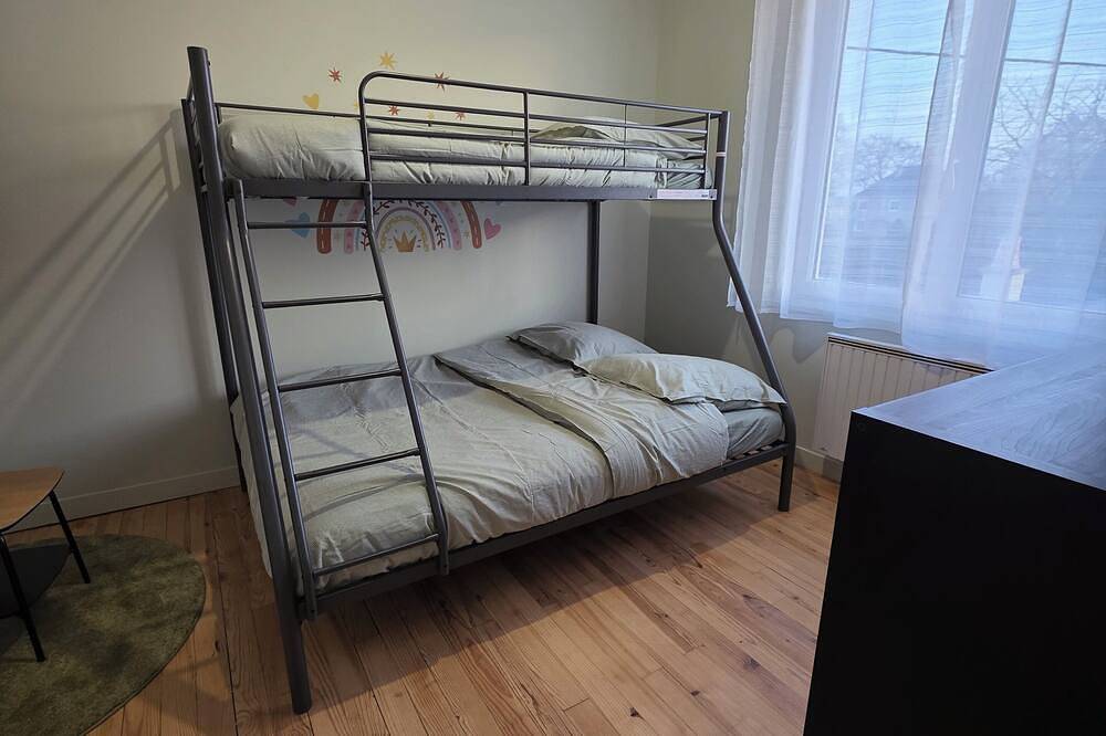 Appartement entier, Appartement 9 pers. Jardin et Piscine en centre ville in Mézidon Vallée d'Auge, Région de Lisieux