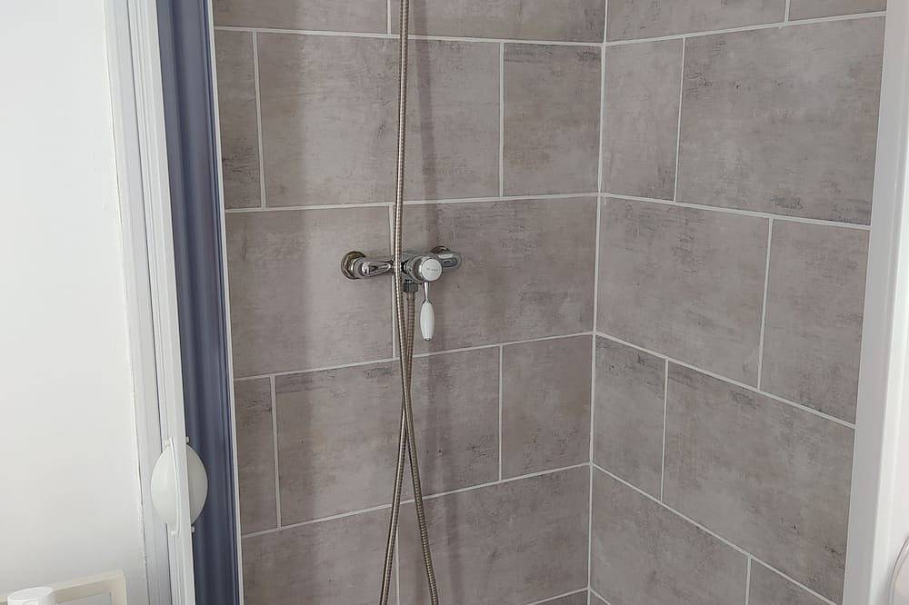 Appartement entier, Studio sympas refait a neuf à Saintes in Saintes, Région de Saintes