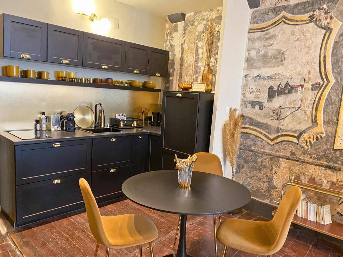 Appartement entier, One-Bedroom Apartment in Tournus, Région de Mâcon