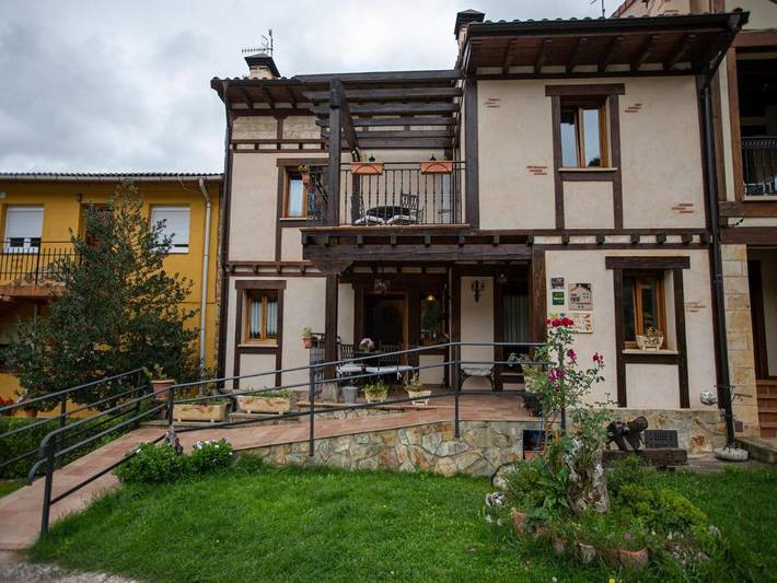 Casa rural para 8 personas, con Balcón además de Terraza y Jardín en Frías
