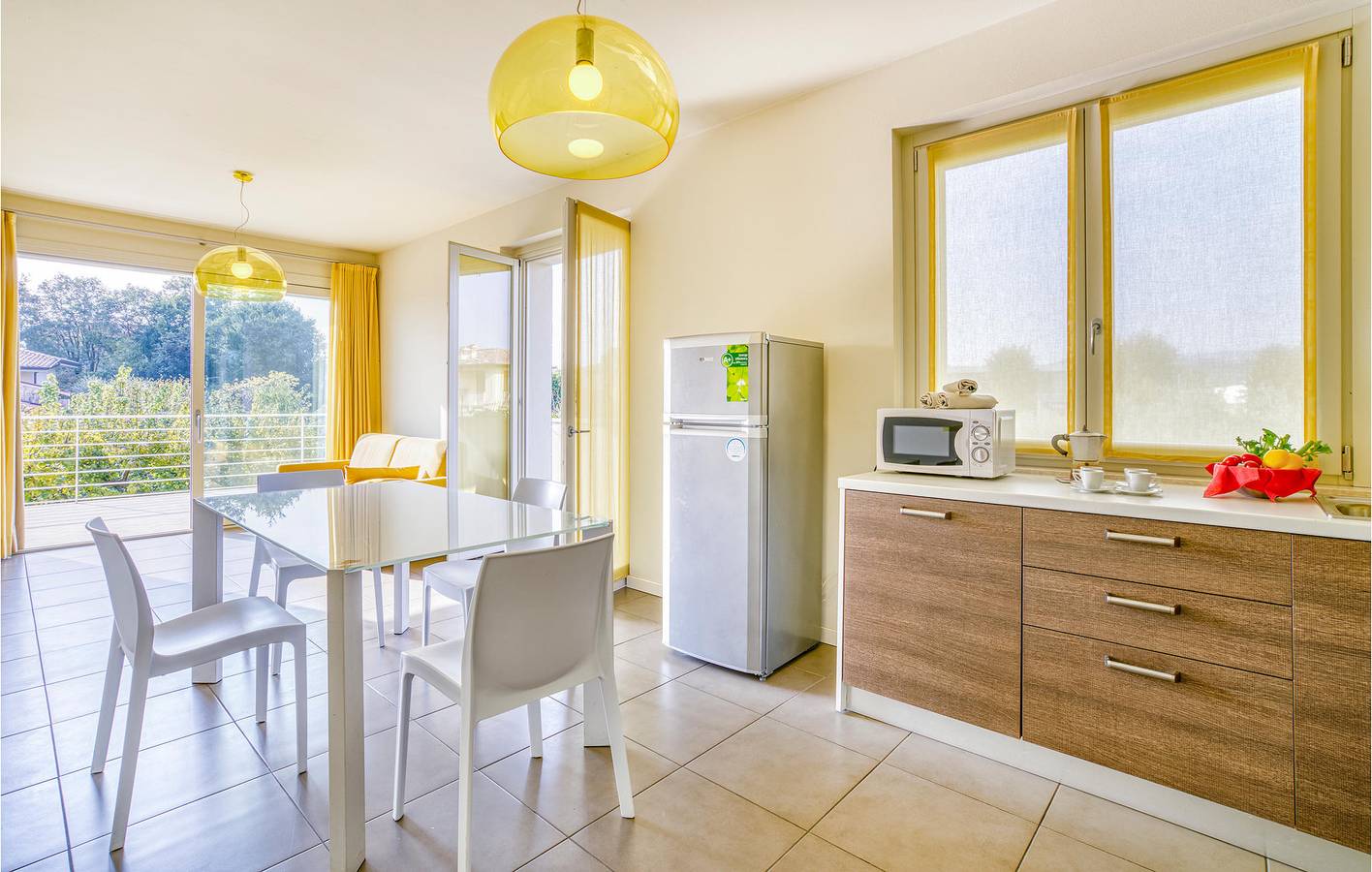 Ganze Ferienwohnung, Schickes Apartment mit Pool & Terrasse, Nähe Strand in Puegnago sul Garda, Gardasee-Berge