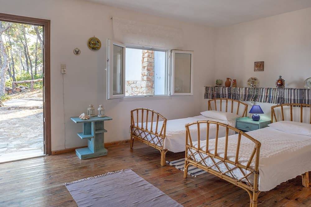 Alonissos Villa (Mare Nostrum), Sea Front, Private Pool, Family Friendly in Alonissos