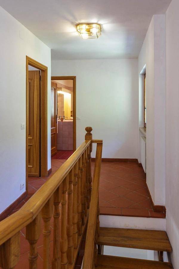 Location de vacances pour 2 personnes, avec piscine ainsi que vue et jardin à Sori - 4