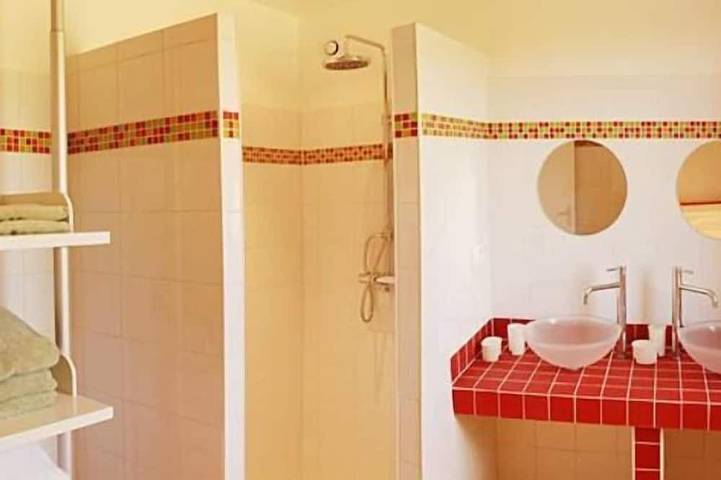 Gîte pour 4 personnes, avec piscine ainsi que terrasse et jardin à Lafrançaise - 4