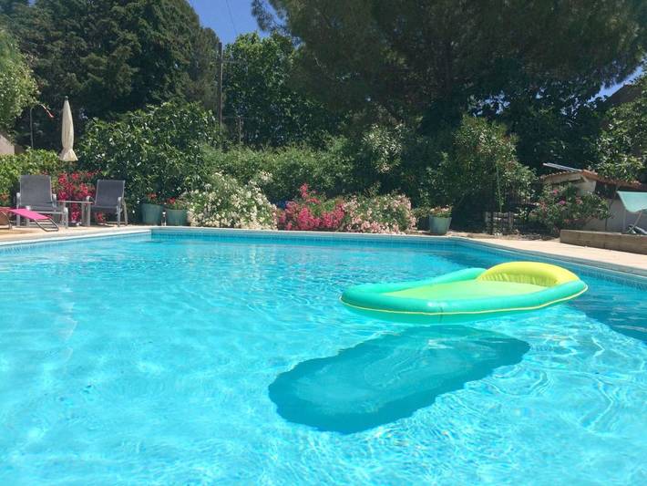 Location de vacances pour 8 personnes, avec Terrasse et Jardin ainsi que Piscine et Vue à Cazouls-d'Hérault
