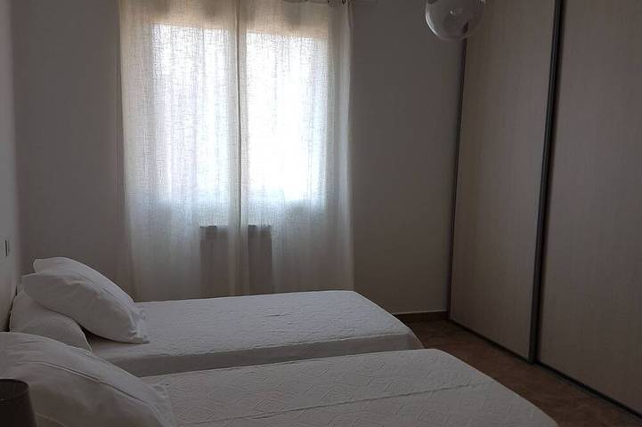 Location de vacances pour 6 personnes, avec jardin ainsi que terrasse et jacuzzi dans Port De Porto Vecchio - 3