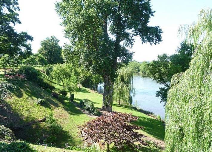Location de vacances pour 4 personnes, avec vue et piscine ainsi que jardin et terrasse, animaux acceptés à Saint-Avit-Saint-Nazaire
