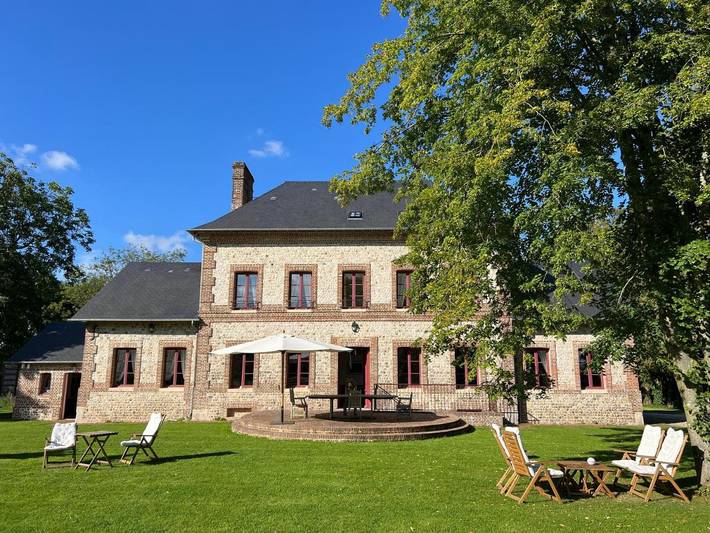 Location de vacances pour 2 personnes, avec jardin ainsi que terrasse et vue dans Daubeuf-Serville