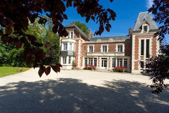 Maison d’hôte pour 4 personnes, avec Jacuzzi et Terrasse ainsi que Jardin et Piscine