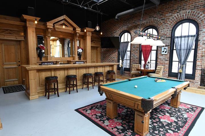 Vacation rental for 16 people, with hot tub and terrace in Lake Huron