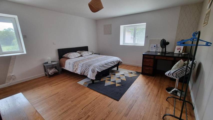 Gîte pour 2 personnes, avec Terrasse et Jardin ainsi que Piscine et Vue dans Four