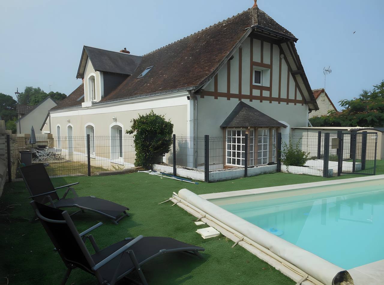 Gîte Le Rabelais avec piscine privée, terrasse et Wi-Fi à Thésée, Val de Loire in Thésée, Région de Romorantin-Lanthenay