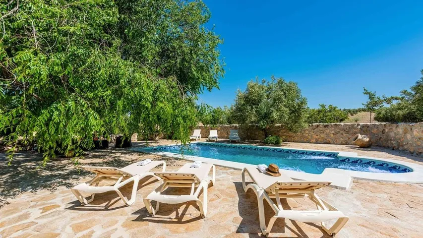 Villa for 6 people, with garden and pool - 1