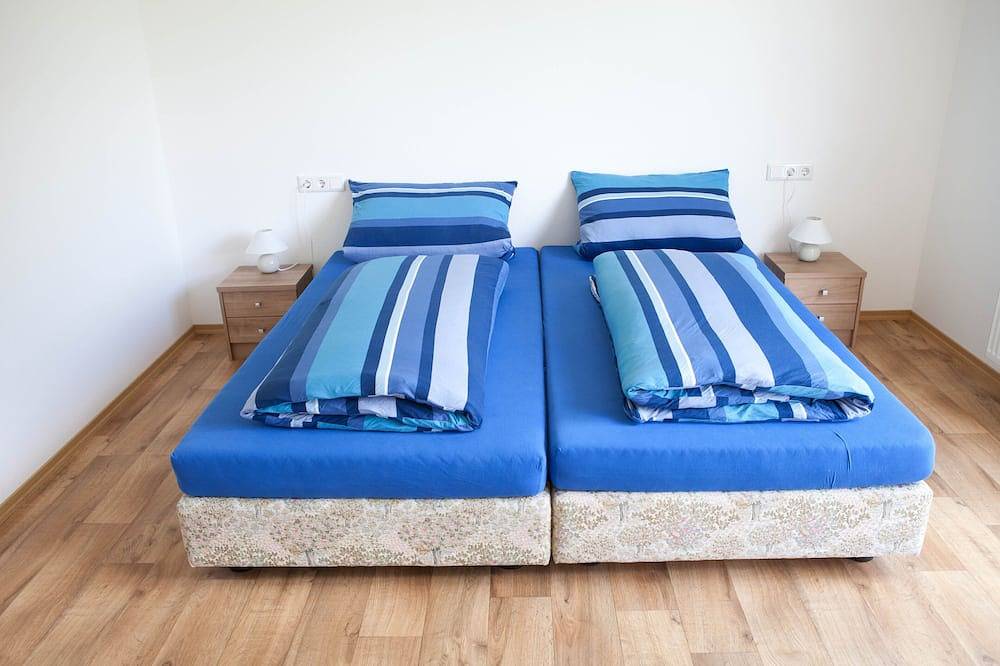 Ganze Wohnung, Ferienwohnung  Hegau auf dem Bauernhof mit Pool, sehr ruhige Lage in Emmingen-Liptingen, Landkreis Tuttlingen
