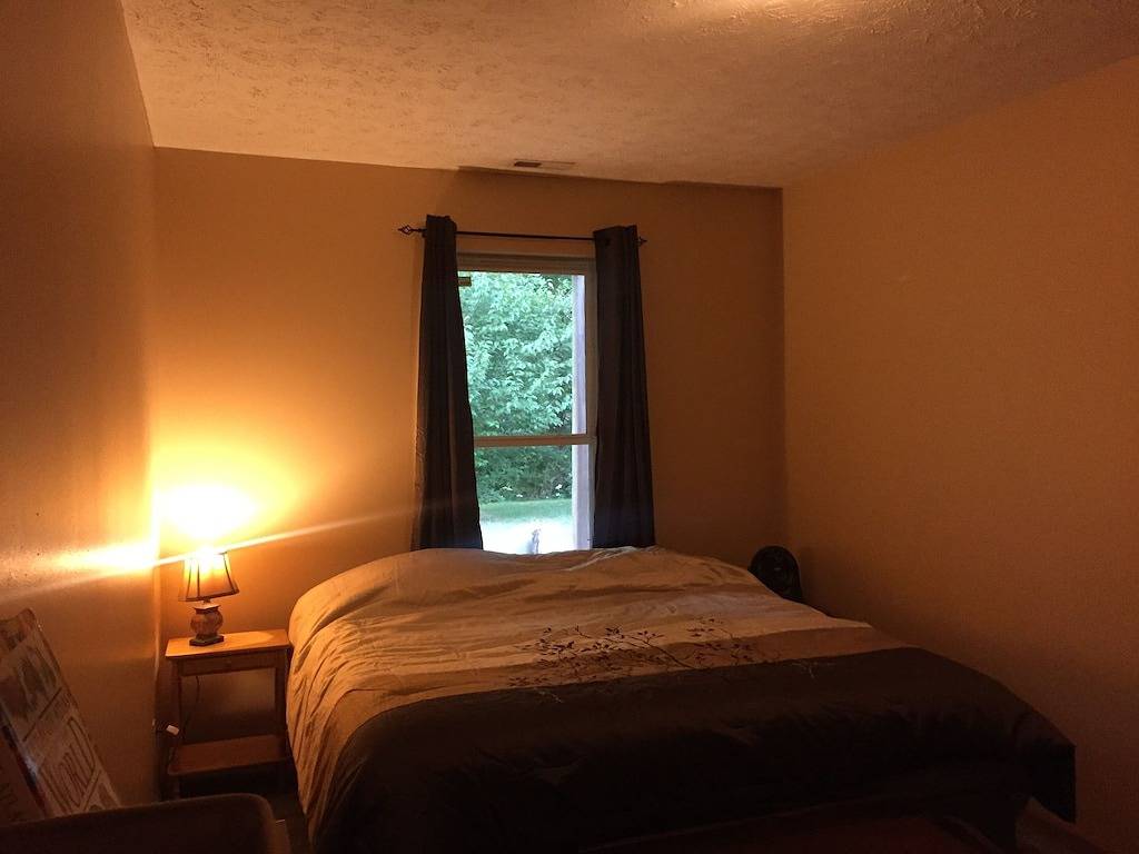 Ganze Wohnung, Komfortables Zuhause 2 1/2 mi. in die Innenstadt von Bloomington, Minuten zum Campus in Bloomington (IN), Monroe County (IN)