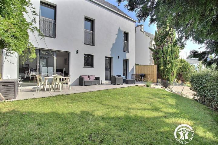 Gîte pour 8 personnes, avec terrasse et jardin - 1
