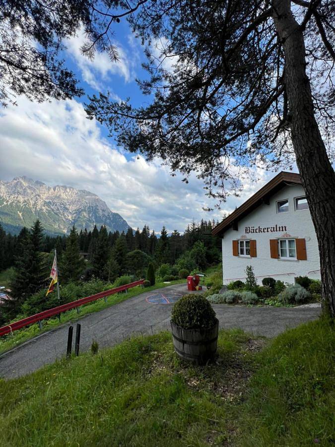 Chambre d’hôte pour 2 personnes, avec Balcon et Terrasse ainsi que Jardin et Vue sur le lac à Mittenwald