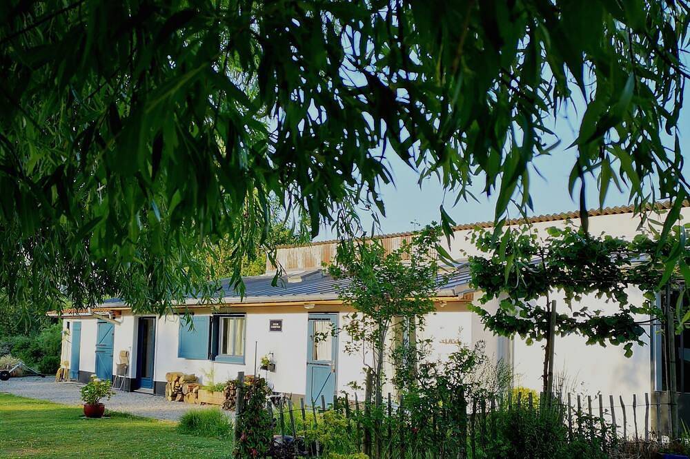 Gîte de plein pied ouvrant sur grand jardin paysagé. Calme et Nature garantis. in Condette, Région de Boulogne-sur-Mer