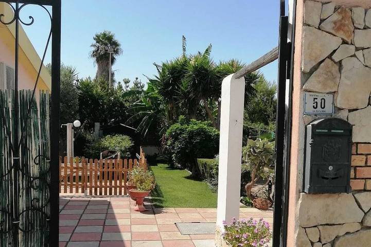 Villa für 4 Personen, mit Terrasse und Garten