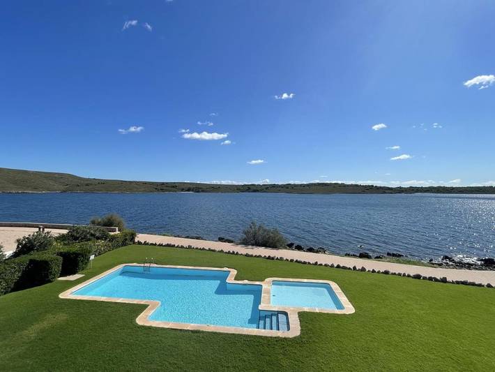 Ferienwohnung für 4 Personen, mit Balkon und Ausblick sowie Pool in Fornells