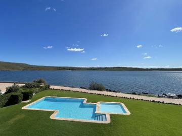 Gîte pour 4 personnes, avec vue ainsi que terrasse et piscine à Fornells