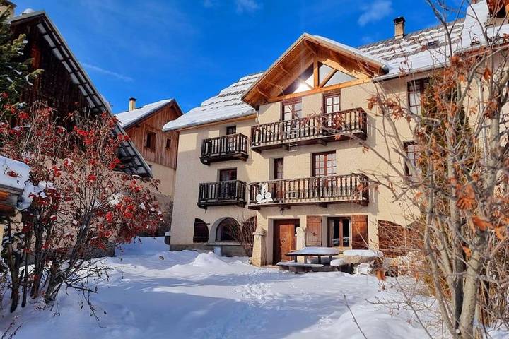 Location de vacances pour 16 personnes, avec sauna ainsi que jardin et vue à Arvieux - 2