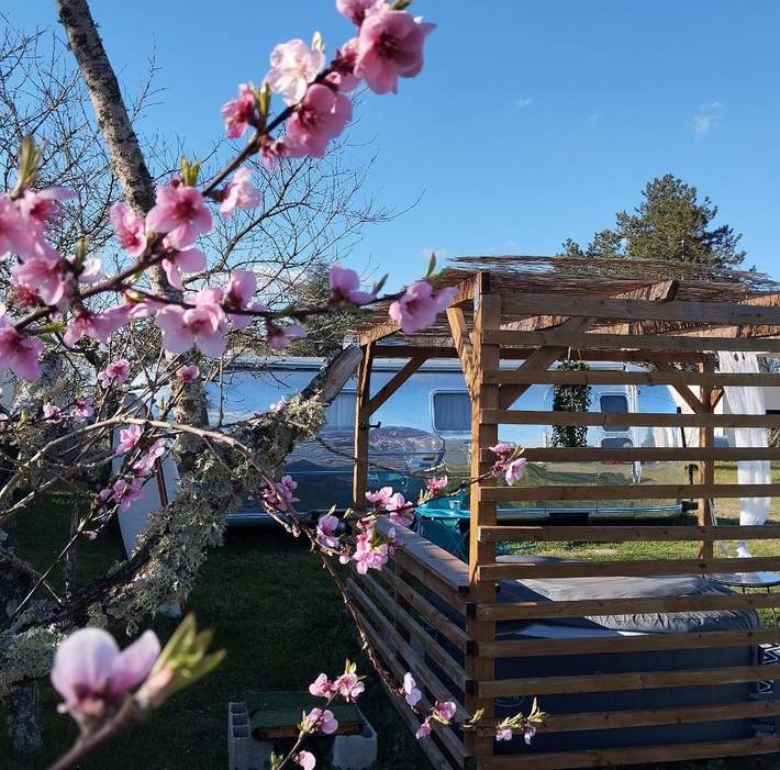 Camping pour 3 personnes, avec jacuzzi ainsi que jardin et terrasse dans Indre - 4