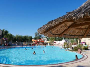Camping pour 8 personnes, avec piscine ainsi que terrasse et sauna à Sérignan