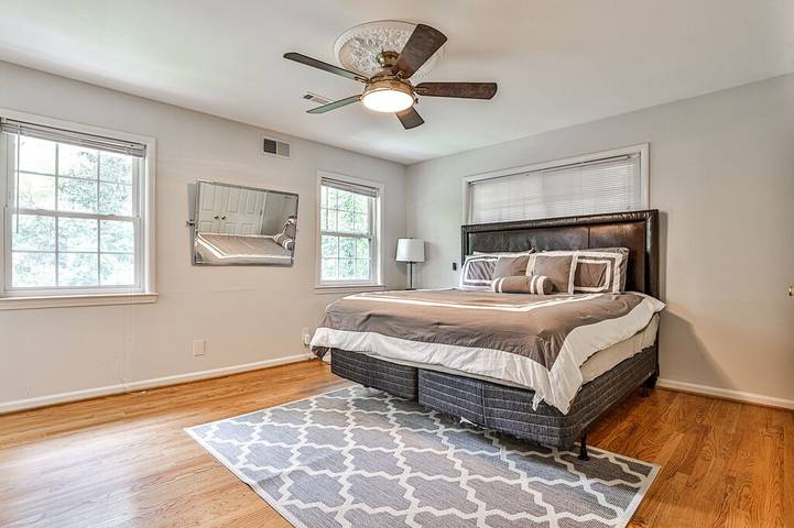 Vacation home for 8 people, with yard and terrace, with pets in Atlanta