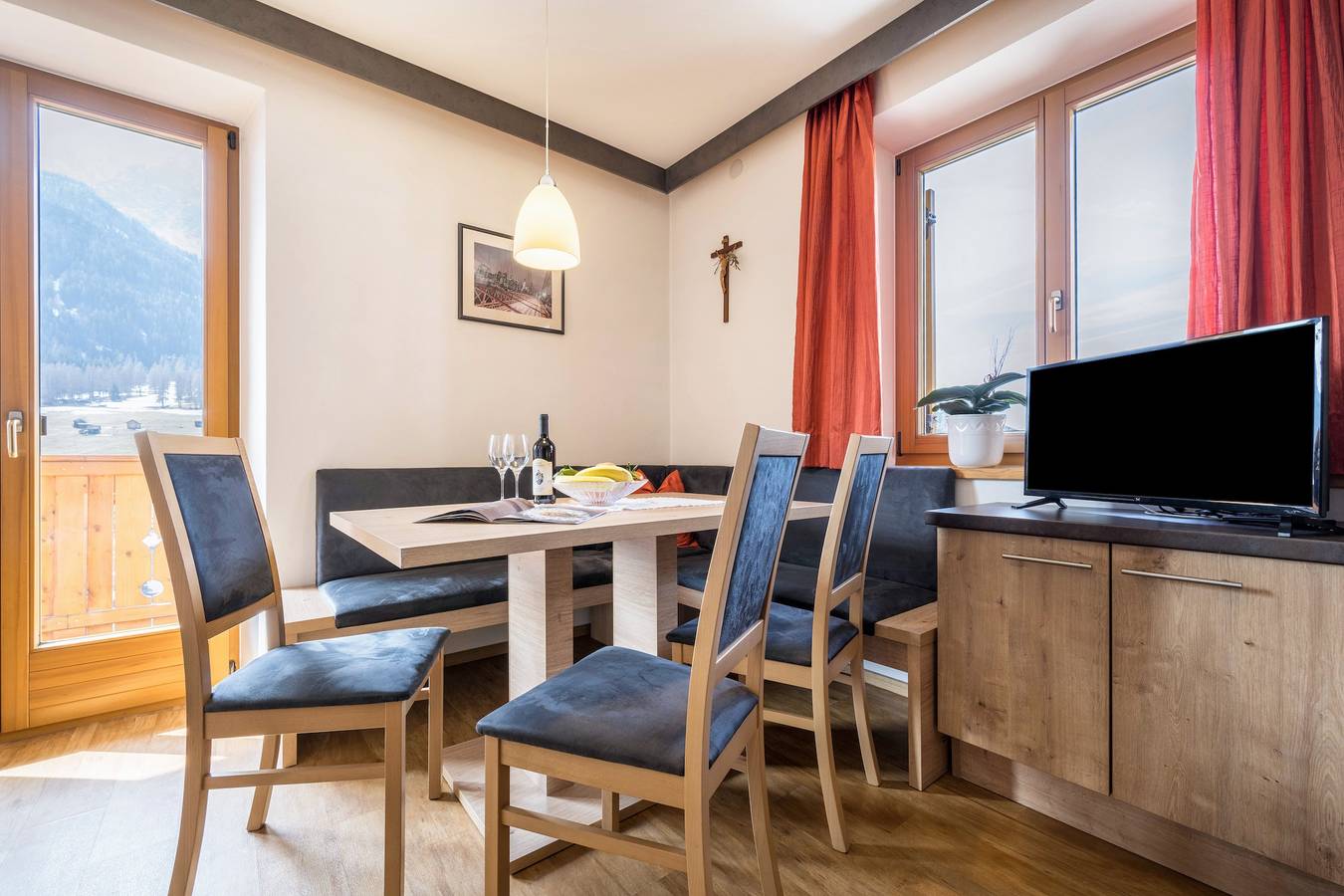 Ganze Wohnung, Ferienwohnung "Manuel's App Watschinger -Edelweiss" mit Bergblick, Balkon & Wi-Fi in Sexten, Südtirol