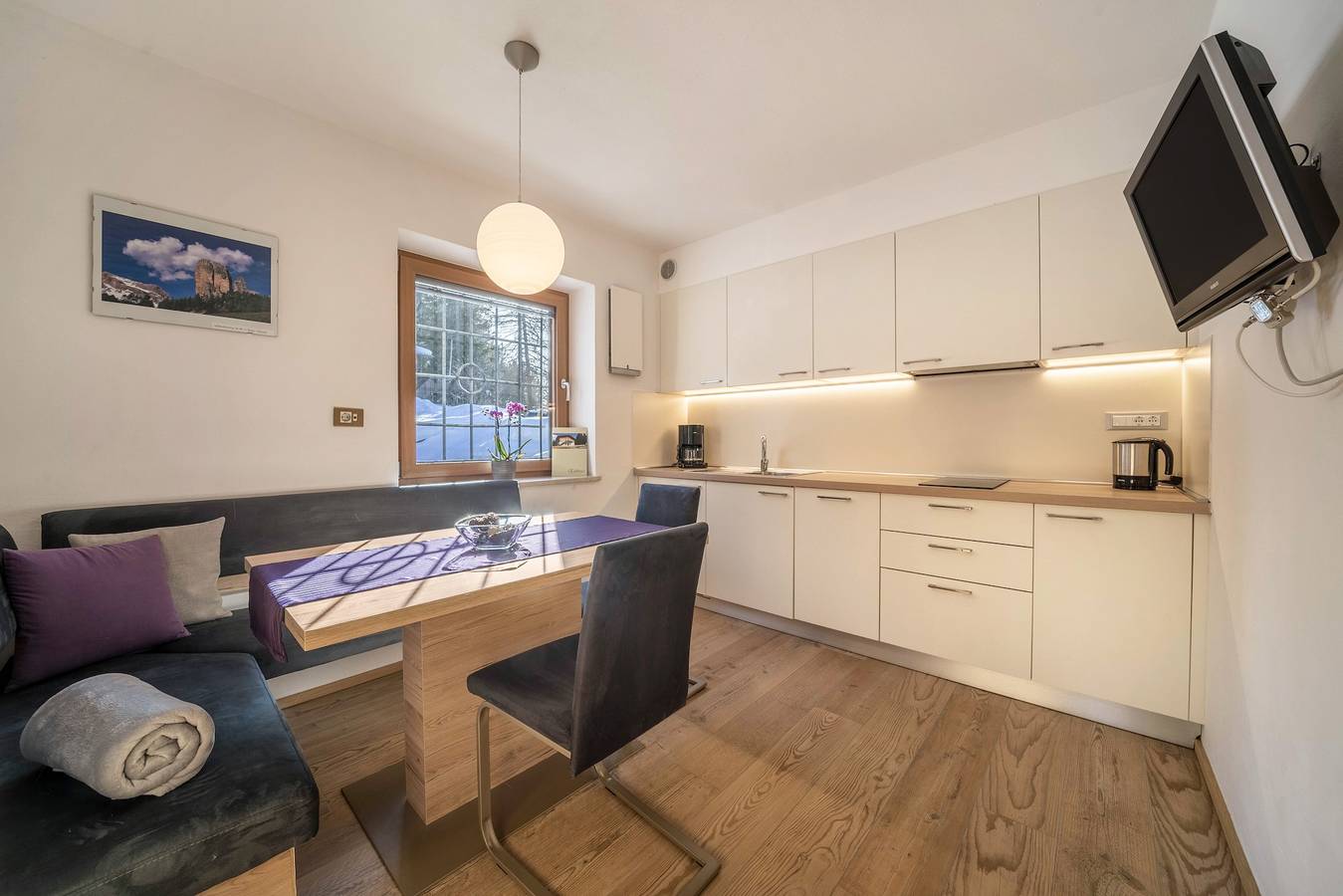 Ganze Wohnung, Apartment "Hirzer" nahe Skigebiet mit Waldblick, Wlan, Balkon und gemeinschaftlichem Garten in Falzeben, Hafling