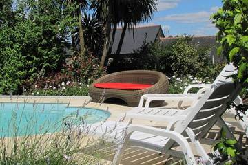 Gîte pour 7 personnes, avec piscine et jardin à Gomené