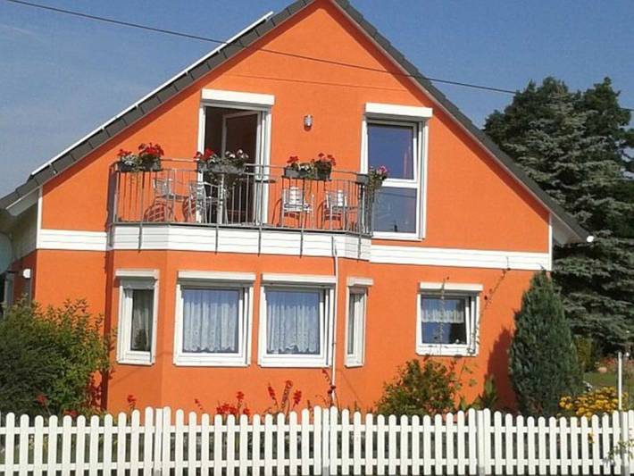 Ferienwohnung für 2 Personen, mit Balkon und Garten sowie Seeblick in Staphel