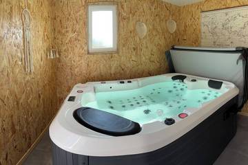 Location de vacances pour 5 personnes, avec jardin et jacuzzi à Pleine-Fougères