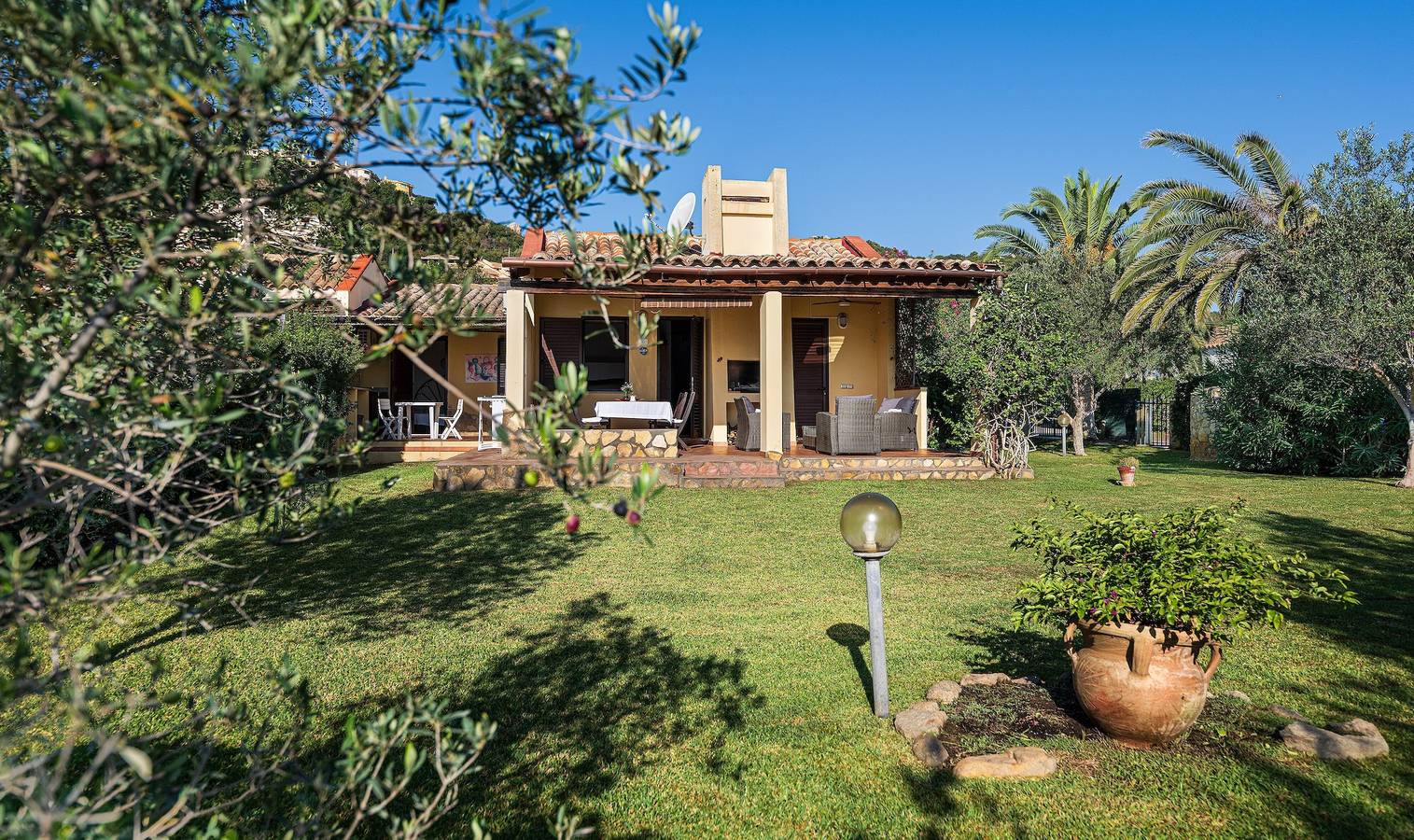 Villa 'Liana' con Terraza Privada, Wi-Fi y Aire Acondicionado in Costa Rei, Muravera