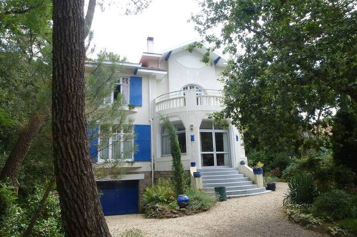 Location de vacances pour 14 personnes, avec jardin et terrasse dans Plage des Rochelets