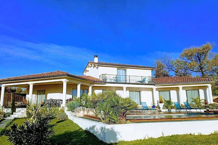 Location de vacances pour 11 personnes, avec jacuzzi et jardin, animaux acceptés à Festalemps