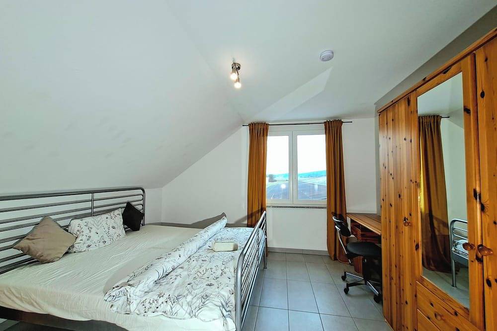 Ganze Wohnung, Spacious 3-bedroom apartment in welcoming Renningen with laundry in Renningen, Nordschwarzwald