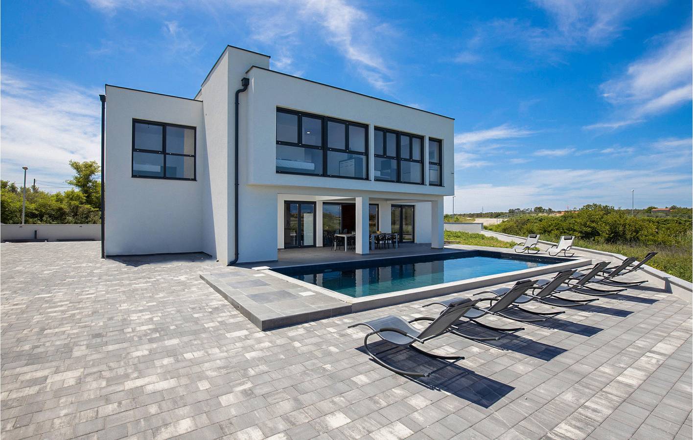 Cozy 2BR Sea-View Apartment with Pool & Parking, 1km to Ždrijac Beach in Nin, Zadar