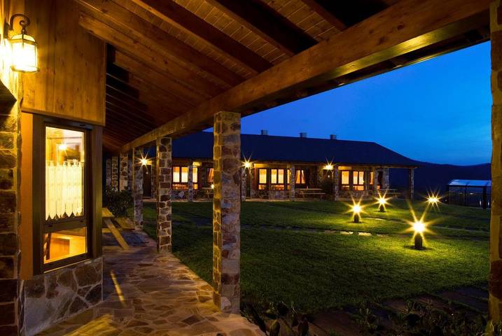 Casa rural para 4 personas, con vistas además de piscina y jardín en Silvamayor
