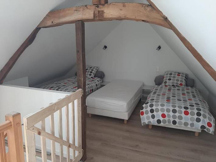 Gîte pour 7 personnes, avec terrasse dans Thoix