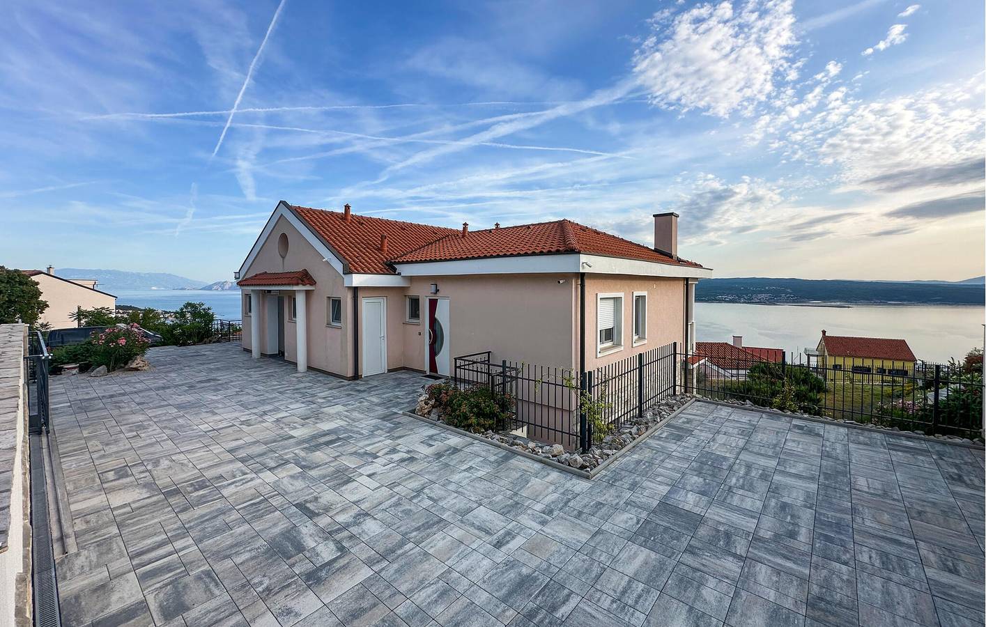 Gemütlich, 1,5 km vom Strand entfernt: Modernes Apartment mit Terrasse und Annehmlichkeiten in Crikvenica, Primorje-Gorski Kotar