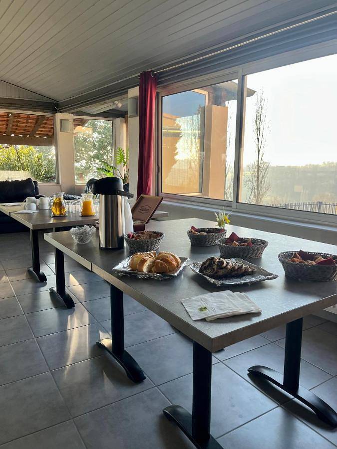 Hôtel pour 2 personnes, avec terrasse ainsi que piscine et jardin, animaux acceptés à Moissac - 3