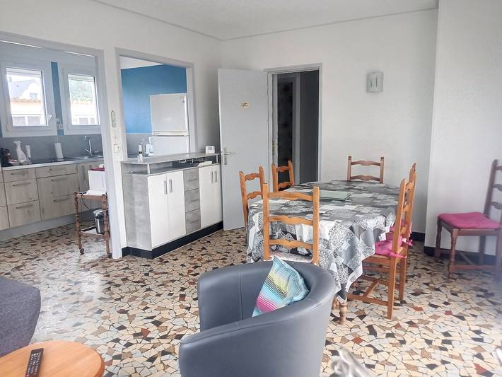 Maison de plain-pied avec terrasse, centre ville, à 150m de la plage in Jullouville, Côte de la Déroute