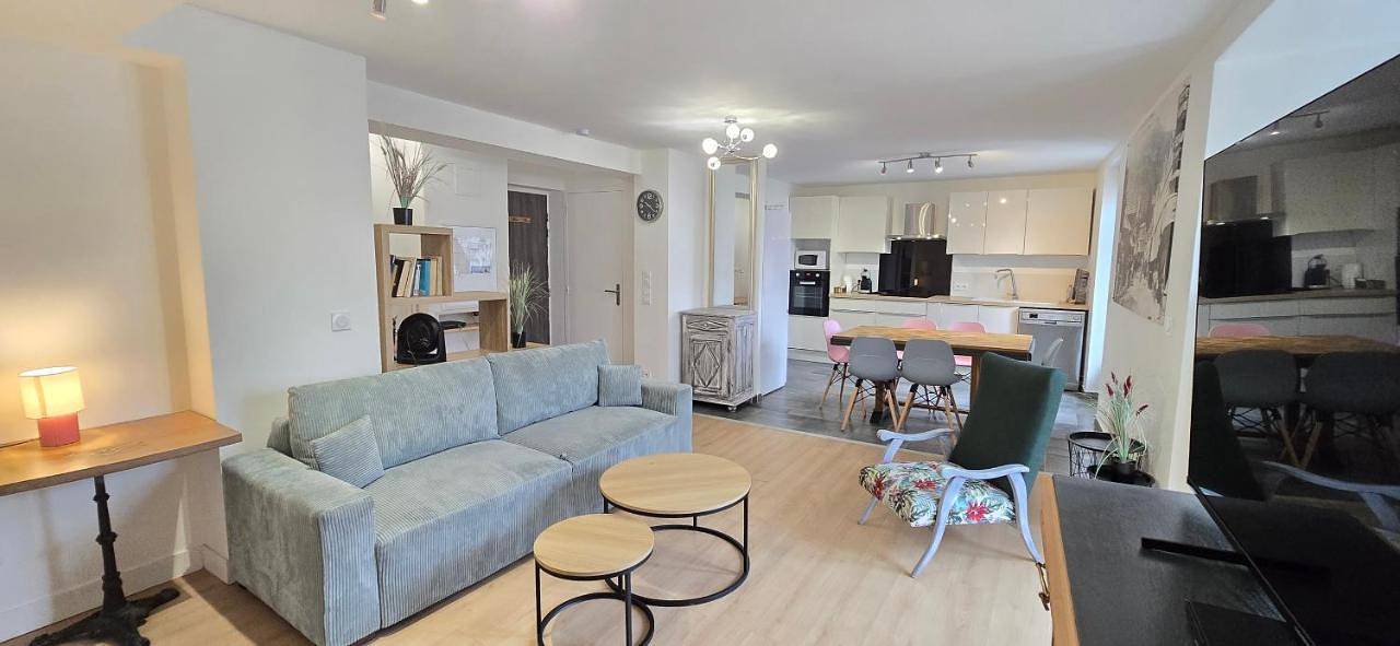 Appartement entier, Three-Bedroom Apartment in Lourdes, Hautes-Pyrénées