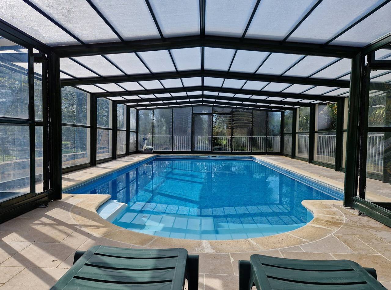 Gîte 15 personnes avec piscine et terrain de tennis in Beaulieu-sur-Oudon, Mayenne