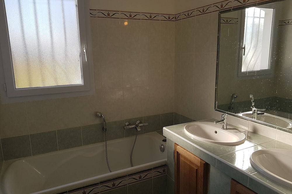 Huis / villa met privé zwembad en tuin zonder vis-à-vis stil in Villecroze, Draguignan en omgeving