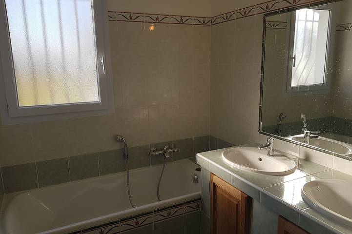 Villa ,3 chambres 2 salles de bain , piscine privee et jardin sans vis- a -vis in Villecroze, Région de Draguignan